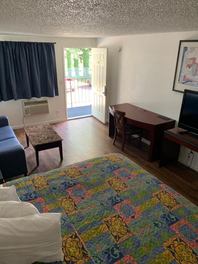 Smokey Point Motor Inn Арлингтон Экстерьер фото